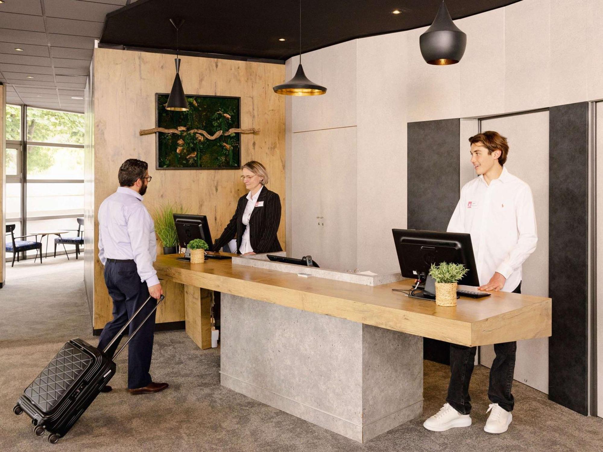 南希中心圣凯瑟琳宜必思酒店 南锡 外观 照片